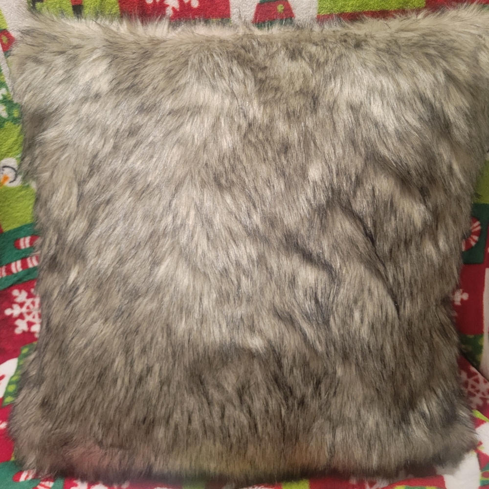 4 Luxurious Faux Fur Accent Pillows - Gray